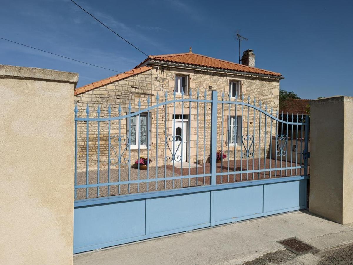 Maison Lumineuse Avec Cour Privative, Proche Sites Culturels, Tout Confort, Equipe Bebe, Wifi Inclus - Fr-1-653-98 Puyreaux Eksteriør billede